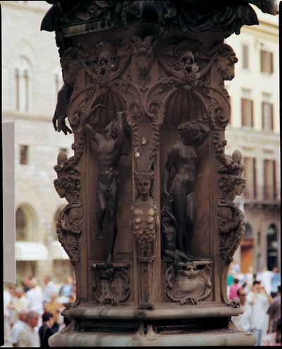 Merkur, Danae und Perseus, von der Basis einer Skulptur von Perseus mit dem Haupt der Medusa (Detail) von Benvenuto Cellini